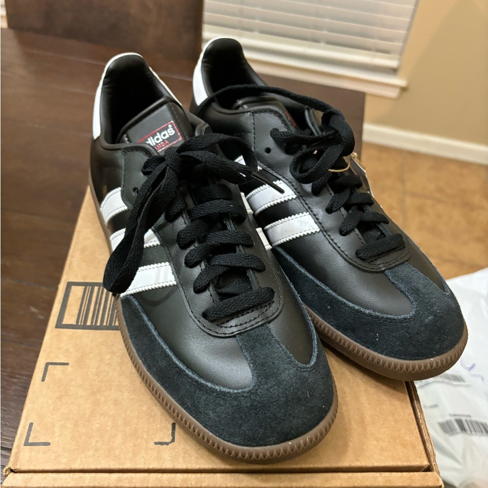 Adidas Sambas Men’s size 9